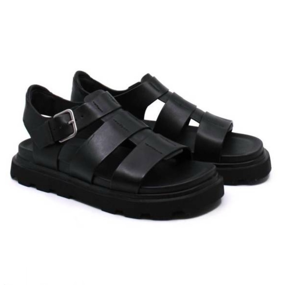 NWT- UGG® ‘Capitelle Strapped’ Leather Lug-Sole Fisherman’s Sandal - RARE COLOR